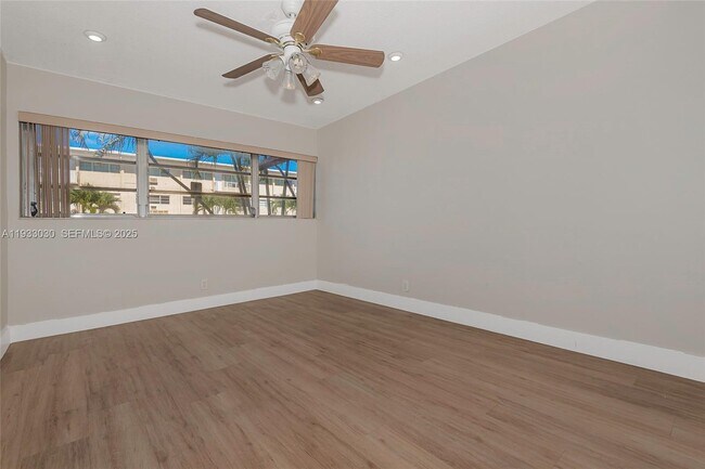 Building Photo - 16800 NE 15th Ave