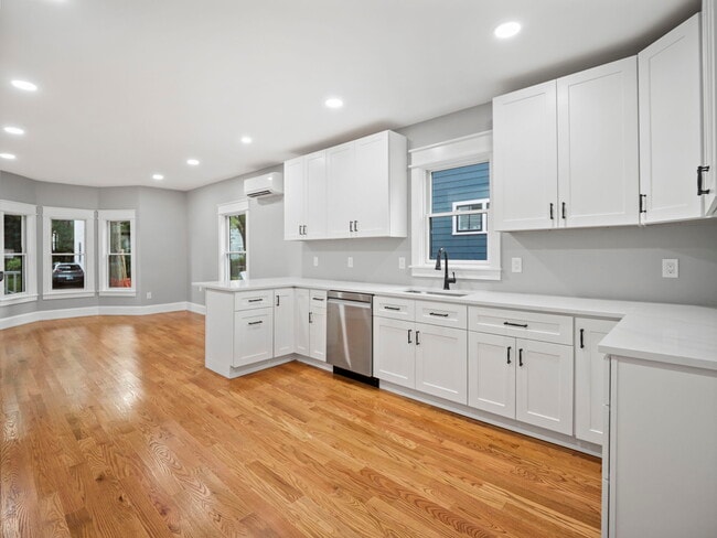 Building Photo - 10 Van Norden St