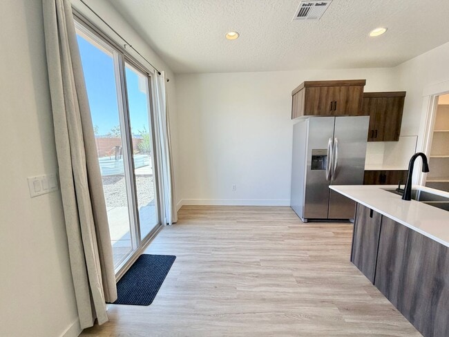Building Photo - Beautiful 3 bed 2.5 bath Home!