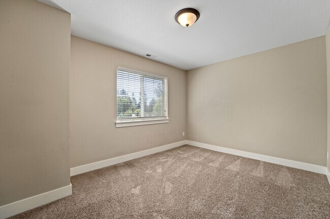 Building Photo - Close proximity to Old Mill District and downtown