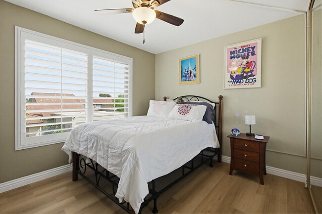 Building Photo - $3,200 - Charming 2-Bedroom + Optional 3rd Bedroom/Office Condo in Desirable Oaks North 55+ Commu...