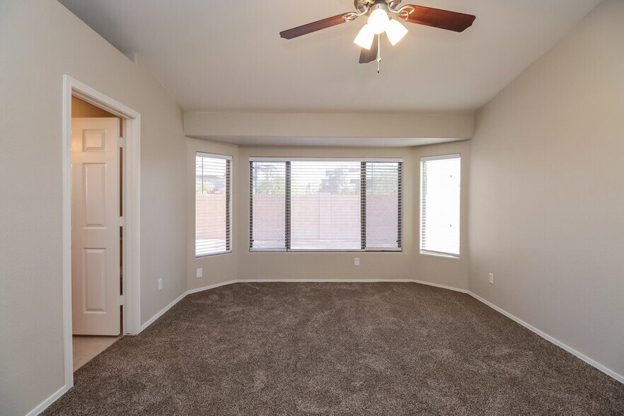 Building Photo - 3721 N 125th Dr