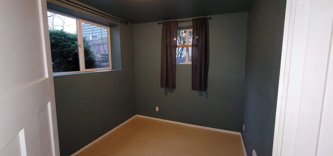 Building Photo - Charming home on quaint cul-de-sac!
