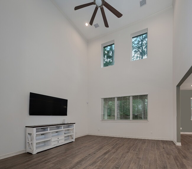 Building Photo - 16407 Wagon Wheel Rd