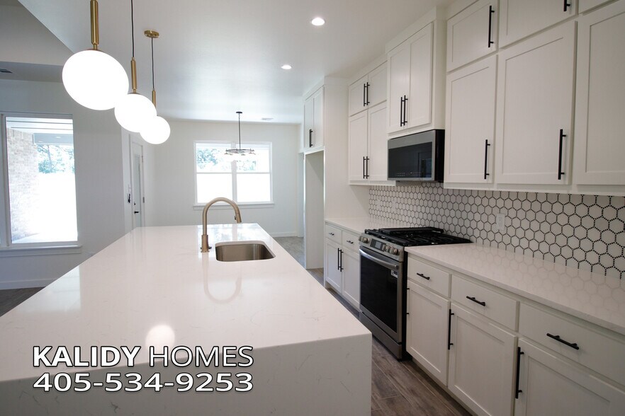 Building Photo - 2141 Kalidy Dr