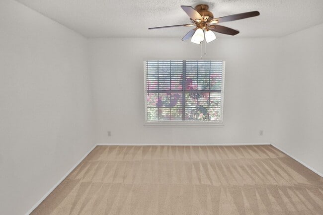 Building Photo - 12210 Apricot Dr