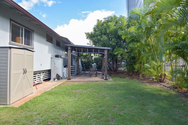 Building Photo - 3BR / 2Bath / 3Pkg - Home in Aiea!