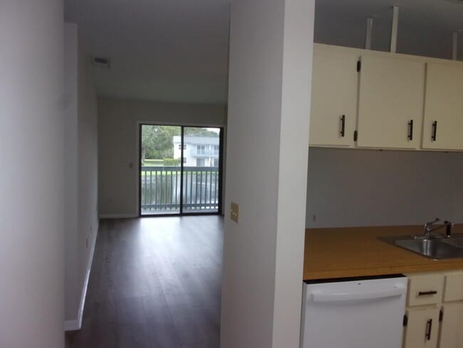 Building Photo - 700 W Pope Rd