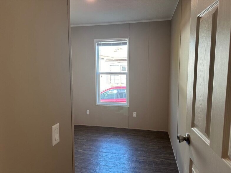 Building Photo - 2042 Marmoor Dr