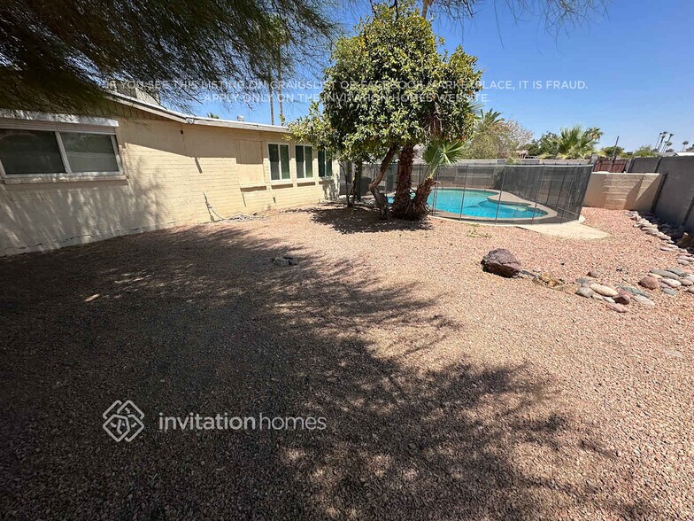 Building Photo - 1823 E Watson Dr