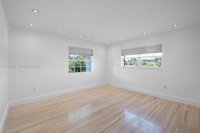 Building Photo - 11401 SW 72nd Pl