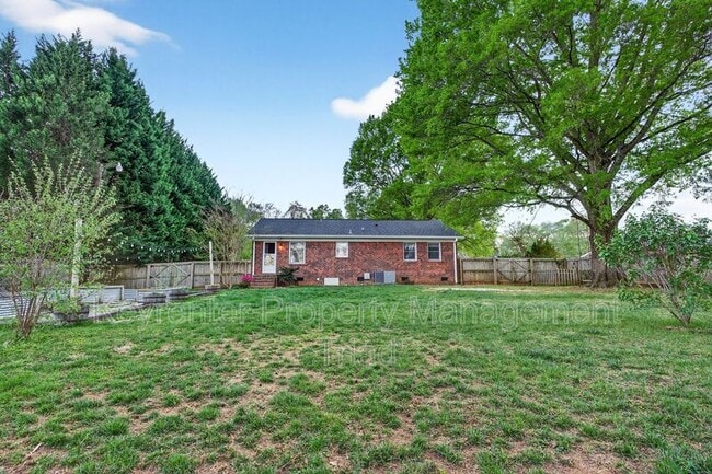 Building Photo - 2312 Bonnie Ln