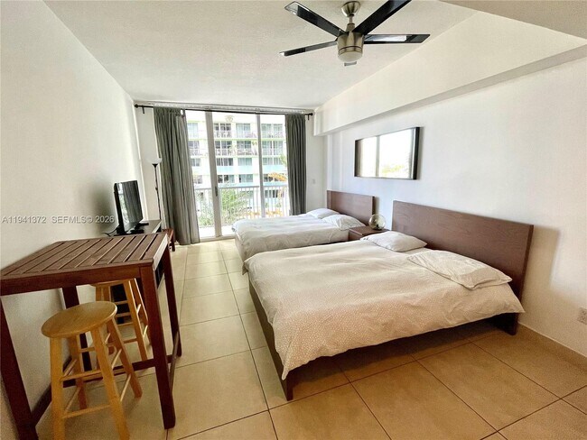 Building Photo - 1750 N Bayshore Dr