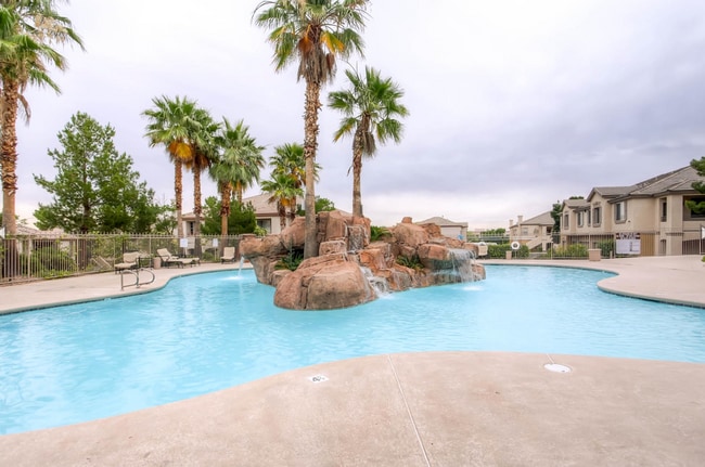 Building Photo - First-Floor 3BR/2BA Gated Condo with Resor...