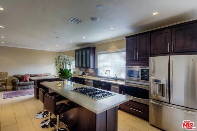 Building Photo - 4536 Ensenada Dr