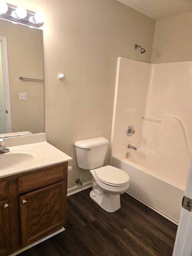 Building Photo - 3 Bedroom Ranch in Great Acres 251024