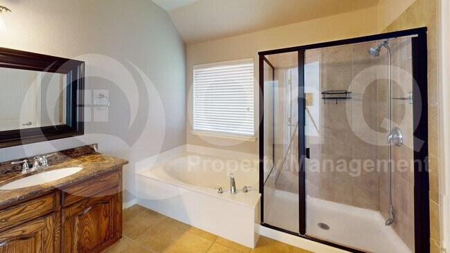 Building Photo - 1618 Nestledown Dr