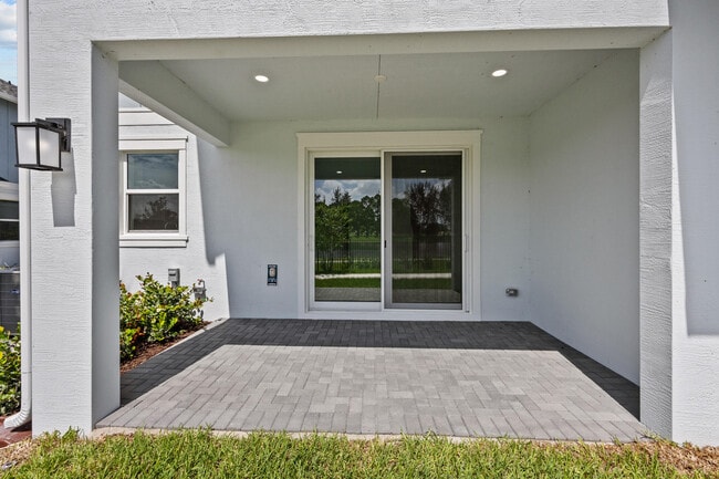 Building Photo - 4520 Longwood Lk Sq