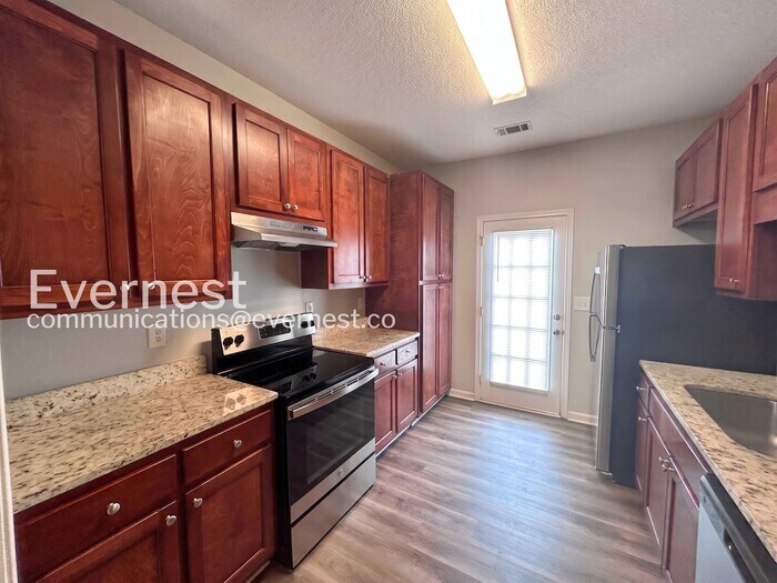 Building Photo - 8648 Thomas Ln