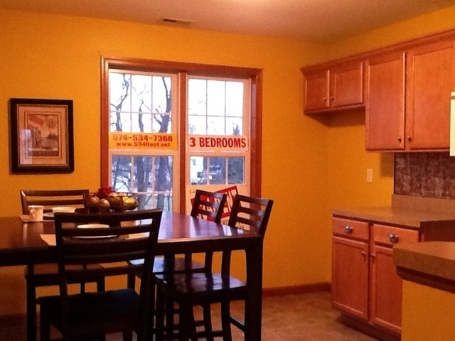 Building Photo - Beautiful Executive 3 Bedroom Condo!