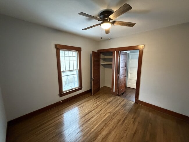 Building Photo - 807 S 10th St