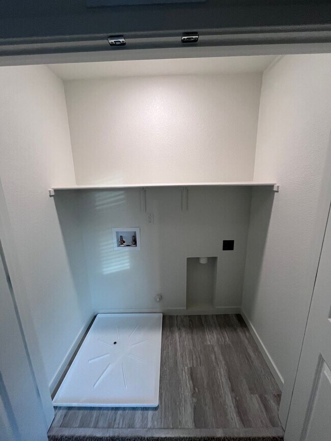 Building Photo - BEAUTIFUL NEW SMART HOME IN WEST ROSEVILLE!!