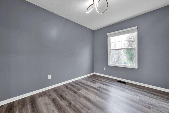 Building Photo - 8690 Kirkland Dr