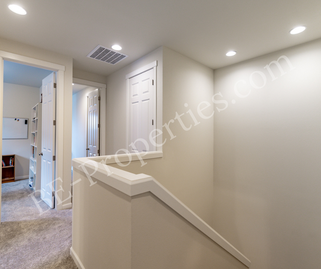 Building Photo - Lovely Tehaleh 3 bedroom