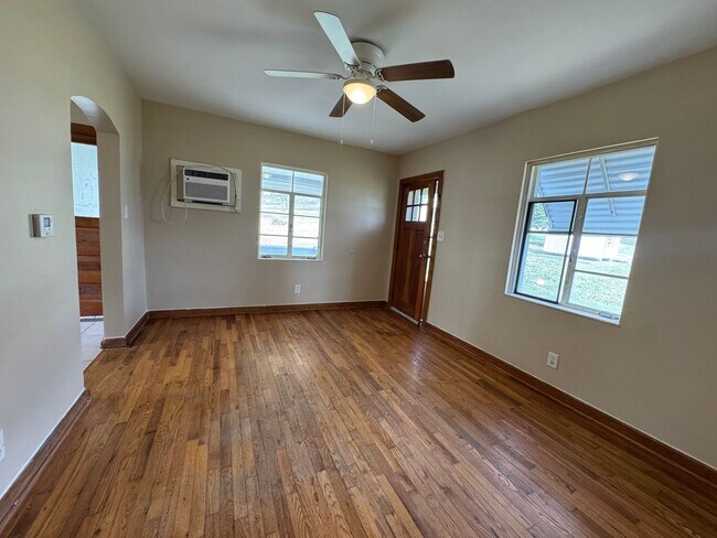 Building Photo - 4501 Packard St