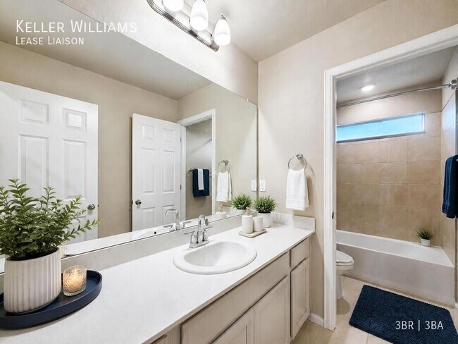 Building Photo - 915 Alpine Aven