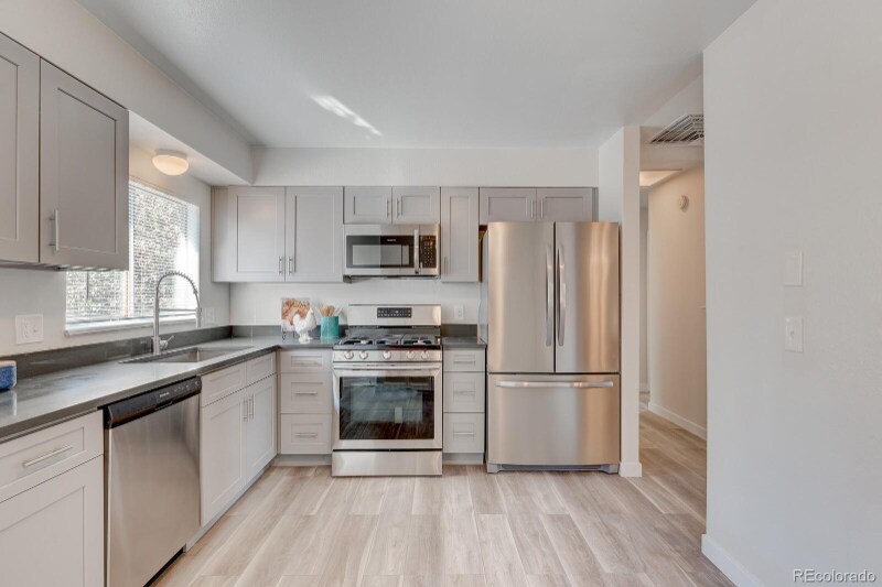 Building Photo - 2065 S Ivory St