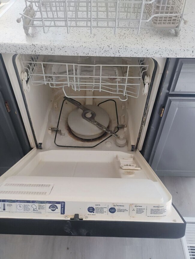 Building Photo - Cozy 2BR Home in KC Northland – Fully Fenced Yard & Fresh Updates