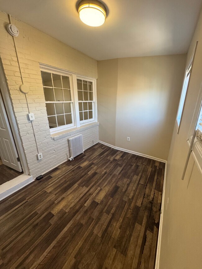 Building Photo - Move in Special! 2 Bed 1 Bath SE DC