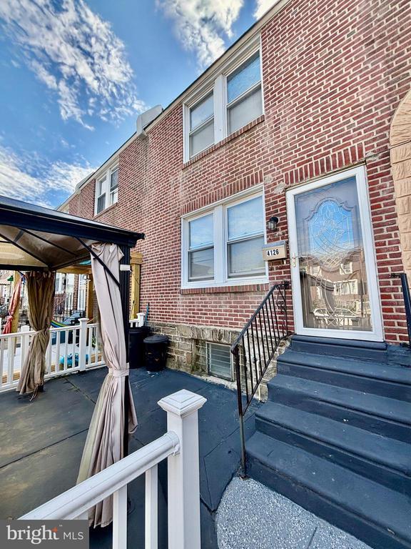 Primary Photo - 4126 I St