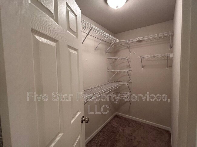 Building Photo - 1414 School House Ln