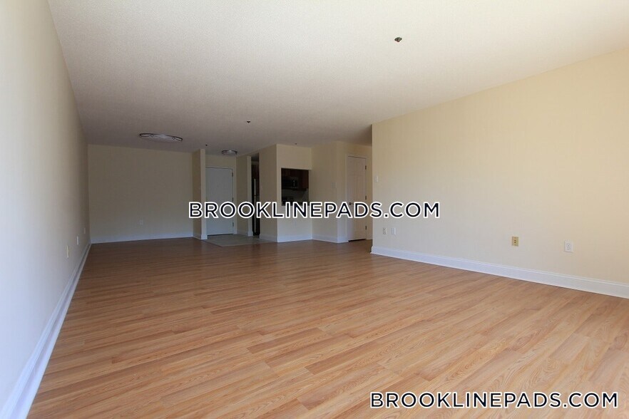 Building Photo - 1111 Beacon St