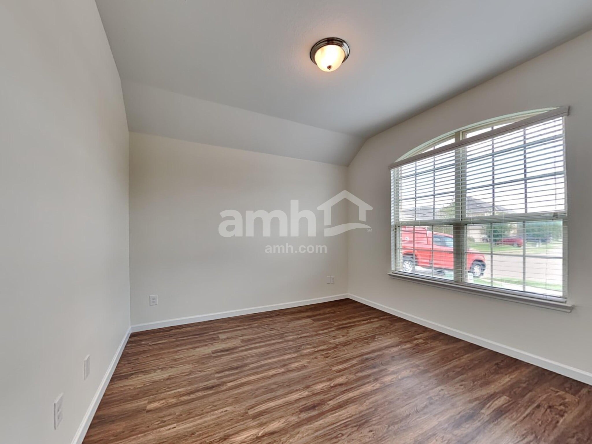 Building Photo - 463 Silverstone Dr