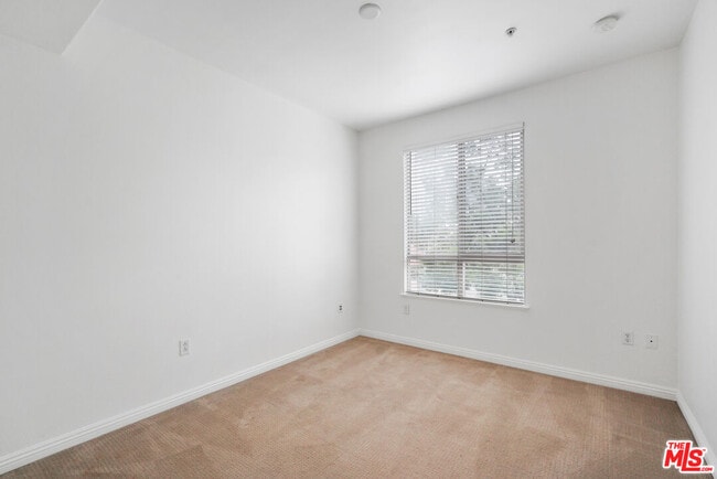 Building Photo - 100 S Alameda St