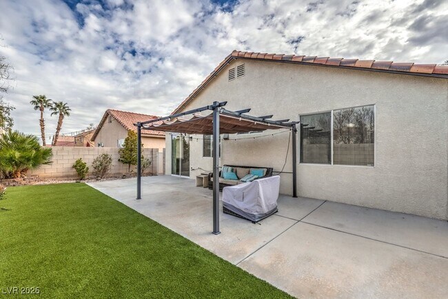 Building Photo - 9758 Vista Crest Ave