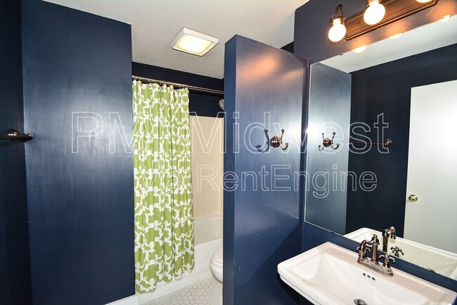 Building Photo - 430 N Park Ave