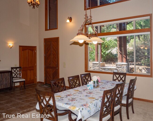Building Photo - 4 br, 3.5 bath House - 243 E Jeffrey Pine Rd