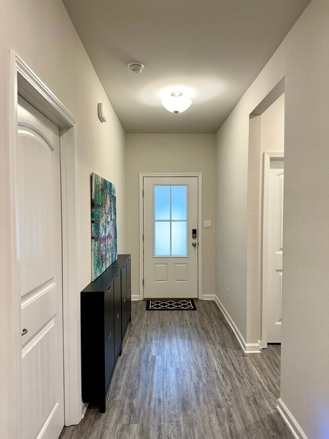 Building Photo - 6631 Tiger Pointe Dr