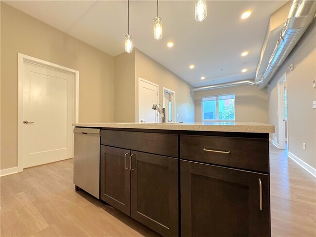 Building Photo - 625 S Goodman St