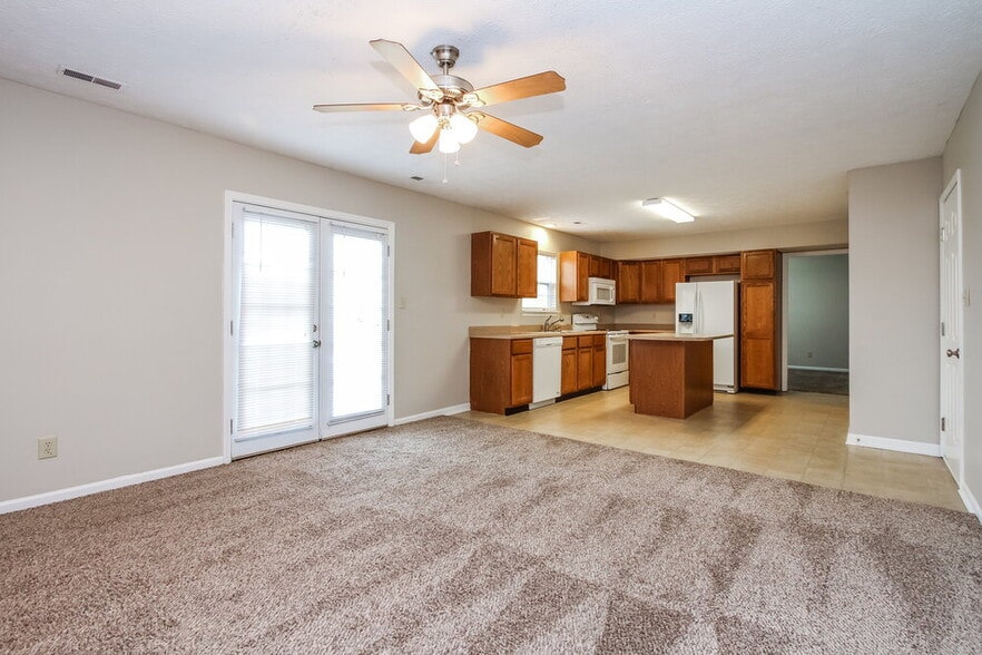 Building Photo - 12985 Dellinger Dr