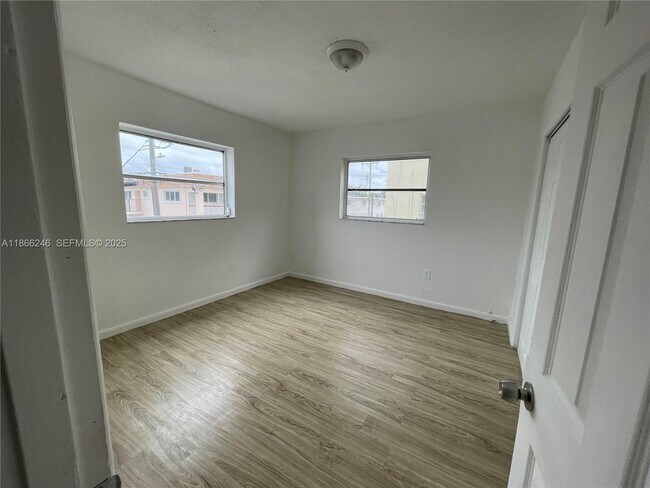 Building Photo - 1735 NE 164th St