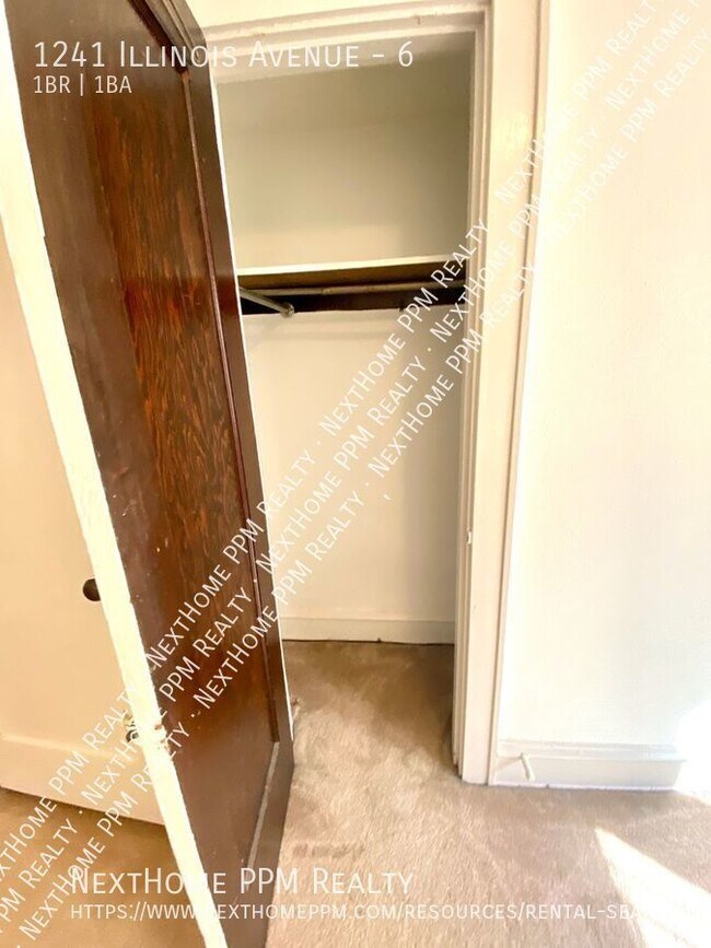 Building Photo - Dormont 1 Bedroom with heat included. Octo...