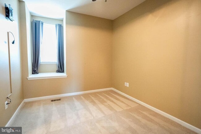 Building Photo - 815 Fair Winds Way