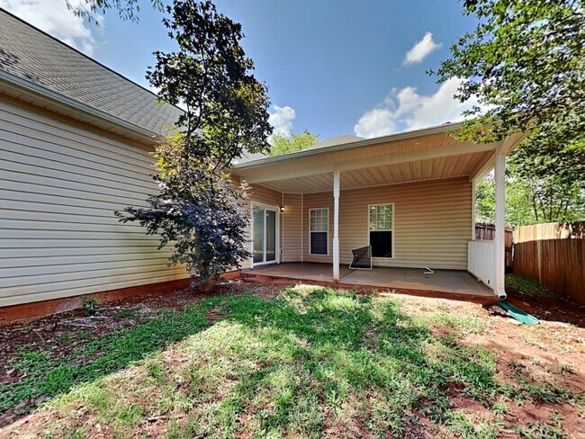 Building Photo - 2016 Towne Park Dr