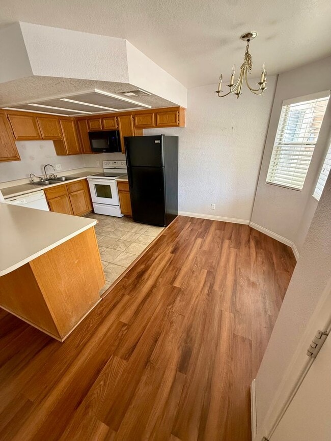 Building Photo - 1ST FLOOR CONDO CLOSE TO SUMMERLIN
