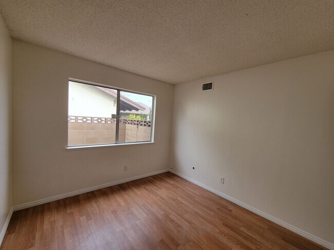 Building Photo - Beautiful 4 Bedroom Home in Palmdale!